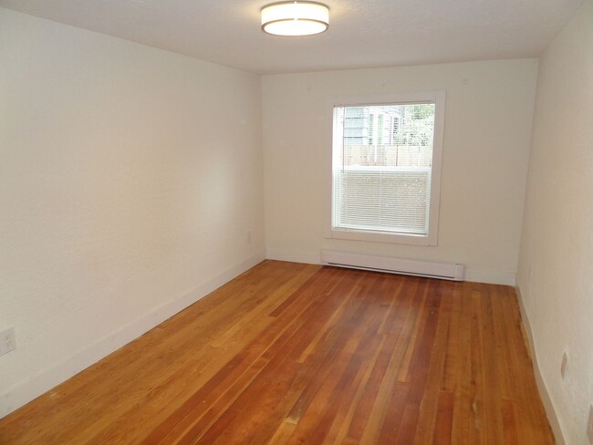 Building Photo - 2112-2116 NE 85th St