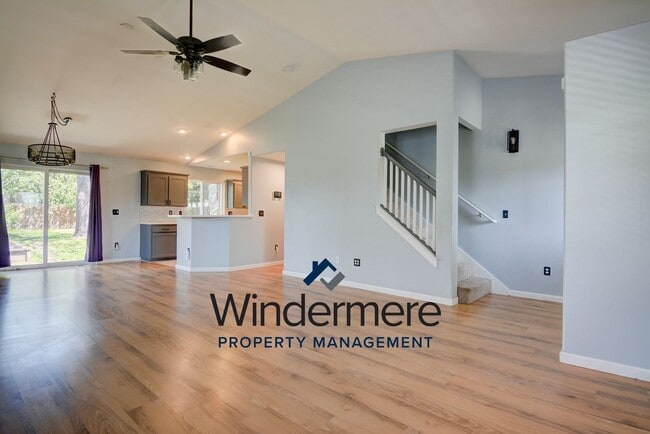 Building Photo - Modern 4 bed 2.5 Bath Home