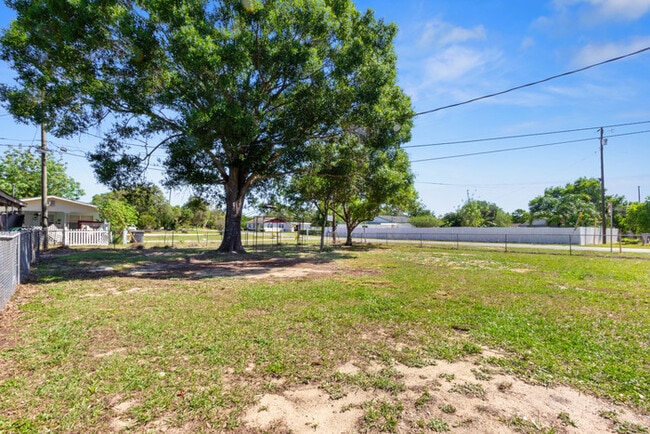 Building Photo - 2525 Forest Dr