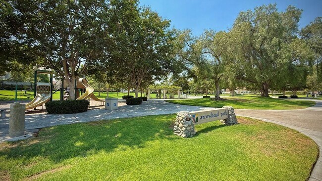 Building Photo - 10 Cove