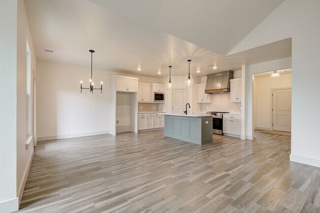 Building Photo - 2116 Josslyn Pl