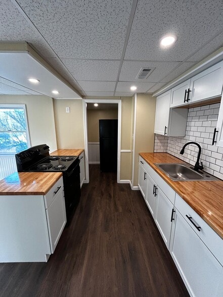 Building Photo - 444 Main St