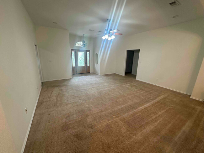 Building Photo - 535 Ross Ln