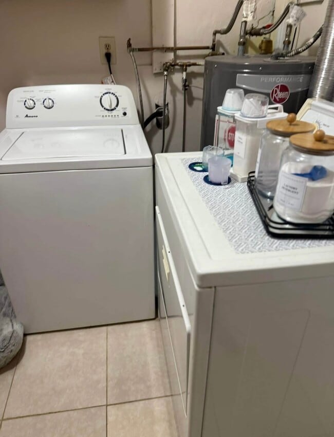 Building Photo - 748 Altura St