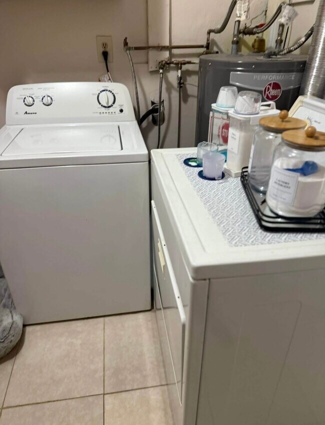 Building Photo - 748 Altura St