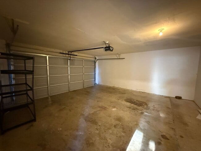 Building Photo - 2501 Windmill Dr