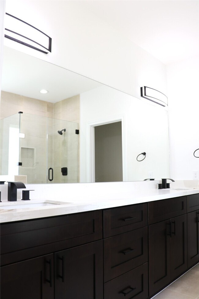 Building Photo - 16602 Bonnie Sean Dr