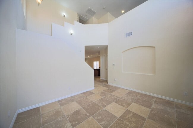 Building Photo - Gorgeous 3Bed/2Bath/2Car, 2-Story Home located in Caparola at Southern Highlands