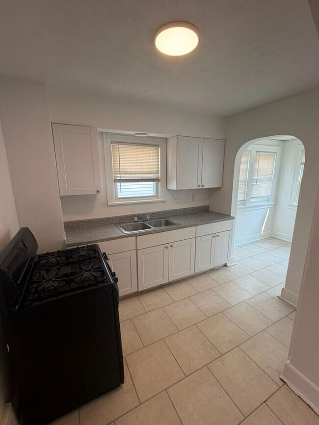 Building Photo - Affordable Cleveland Heights Home - Now Available