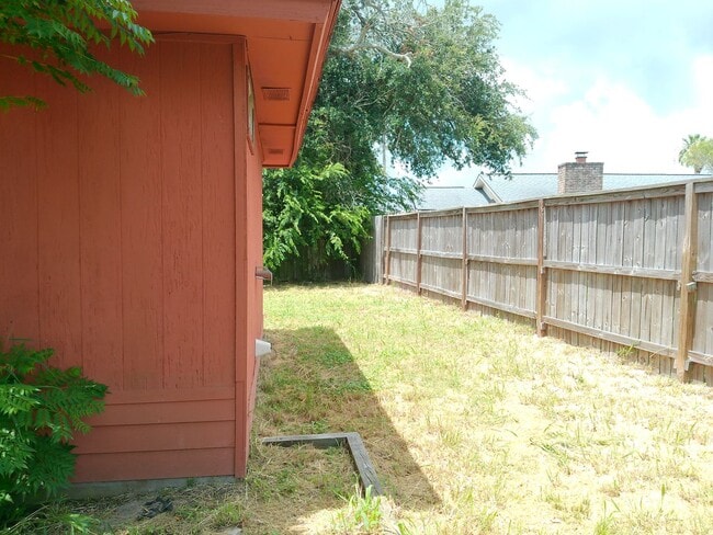 Building Photo - 862 Siskin Cir