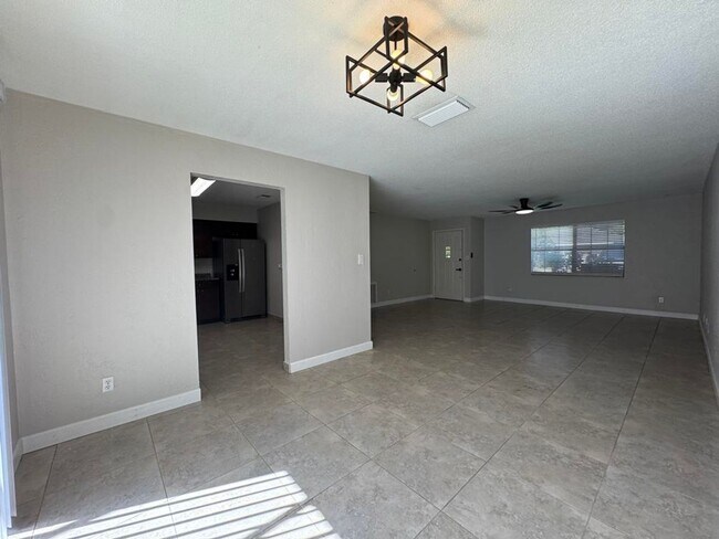 Building Photo - 2/1 Duplex in Holly Hill