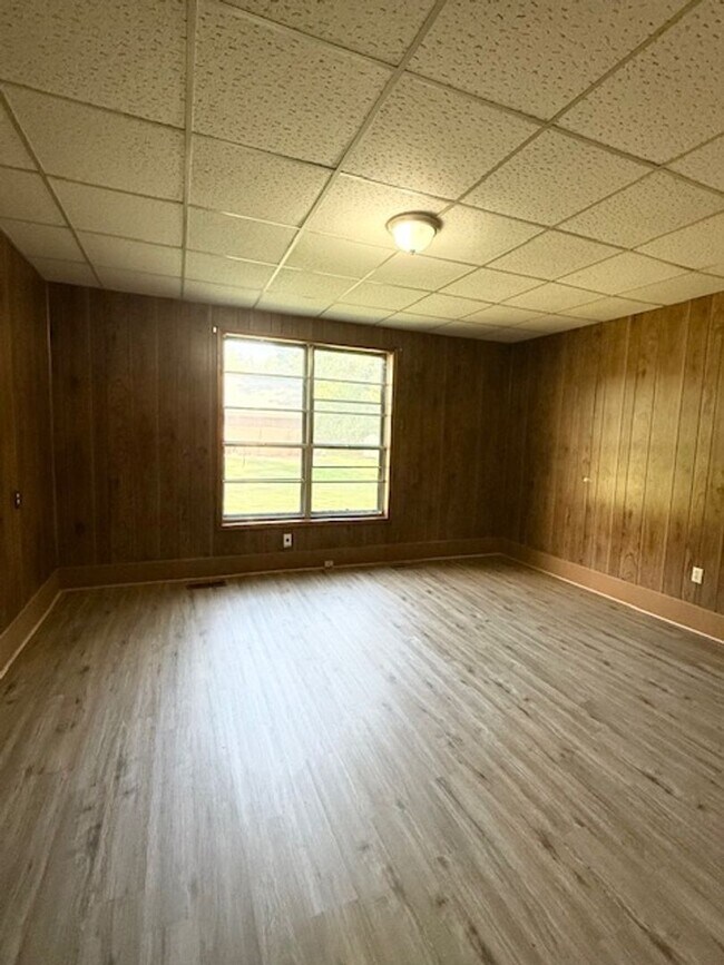 Building Photo - Renovated 3 Bedroom 1 Bath Home for Rent! (Month to Month Lease Only)