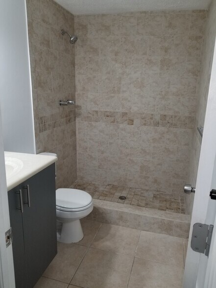Building Photo - 8600 SW 109th Ave