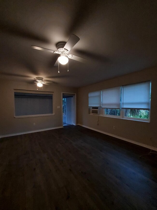 Building Photo - 2247 Stella St