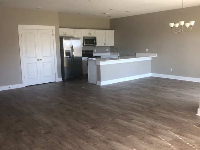Building Photo - 3 Bedroom 2 bath  Home in Valley View -Move in special: One MONTHS rent free with a two year Lease!!