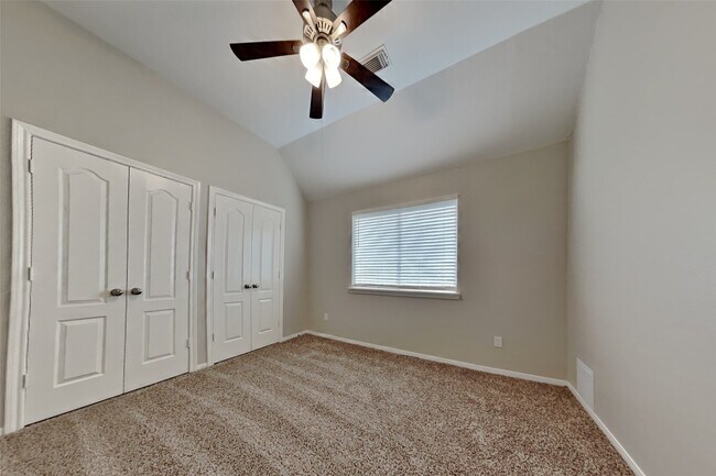 Building Photo - 1731 Red Oak Terrace