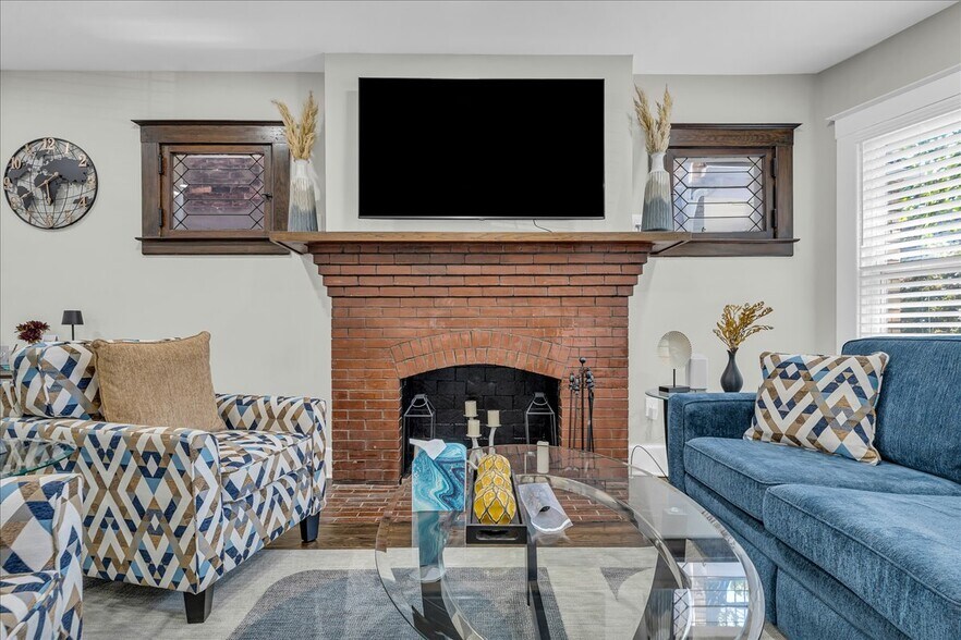 Building Photo - 5238 Commonwealth St