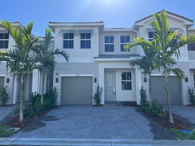 Building Photo - 109 SW 170th Ave