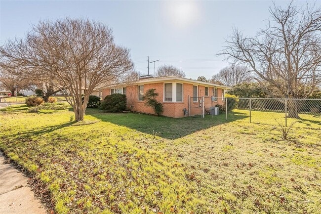 Building Photo - 6956 Park Pl Dr