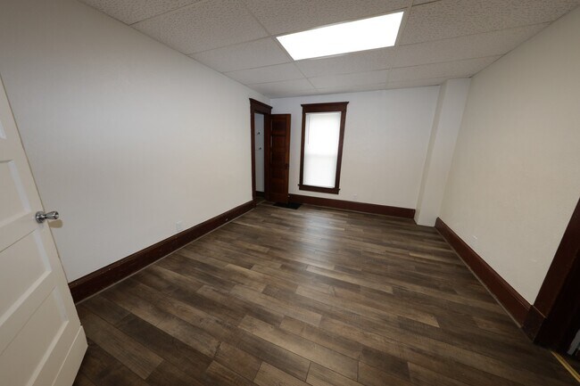 Building Photo - 521 Dewey Ave