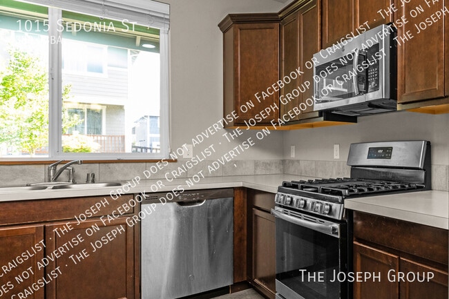 Building Photo - 1015 Sedonia St