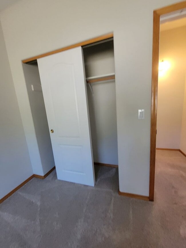 Building Photo - 100 Sapphire Pl