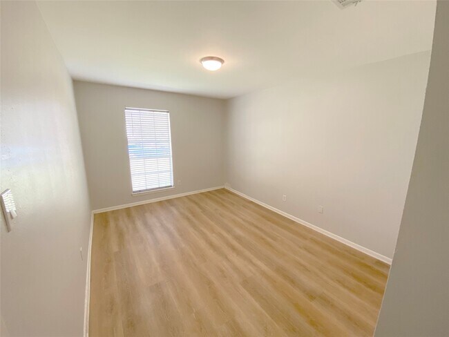 Building Photo - 8214 Riptide Dr