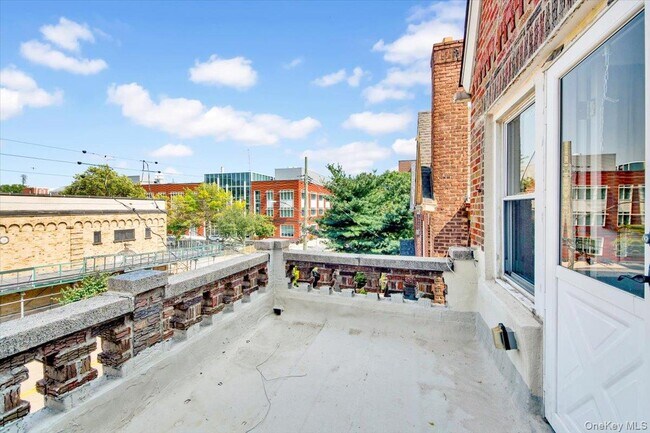 Building Photo - 310 W 238th St