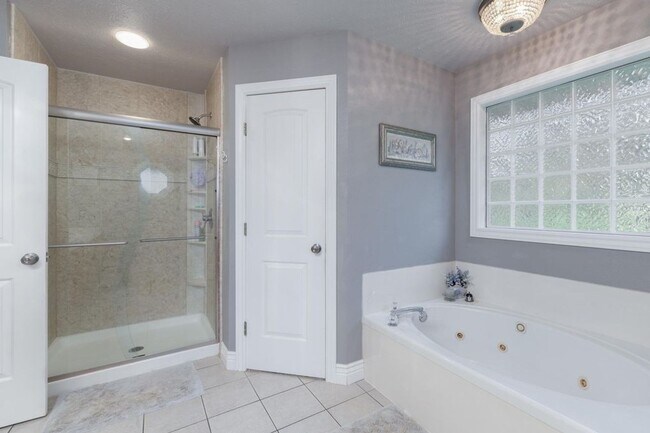 Building Photo - 3 Bedroom Home 2 Bath 2 Car Garage - Great...