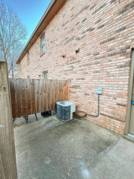 Building Photo - 108 Ballygar St