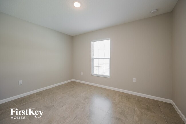 Building Photo - 710 Yeager Ct