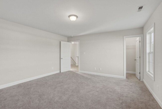 Building Photo - 5 bedroom waterfront property