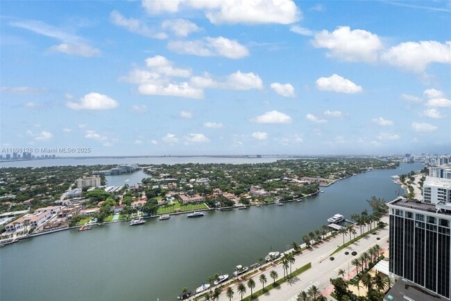 Primary Photo - 4775 Collins Ave