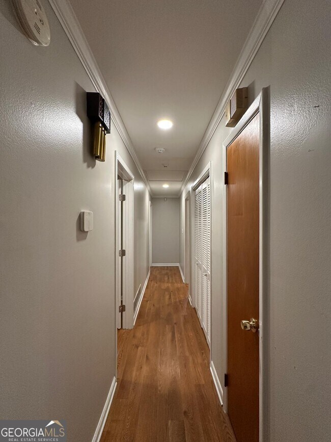 Building Photo - 115 Peyton Rd SW