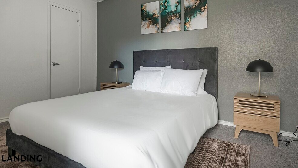 Building Photo - 1071 Clayton Ln