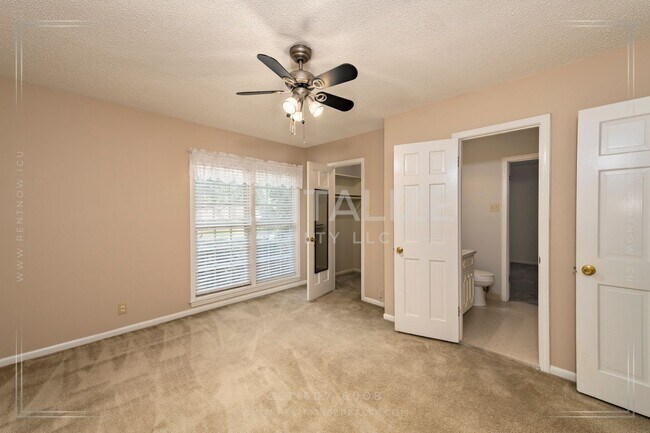 Building Photo - 962 Lansdale Ct