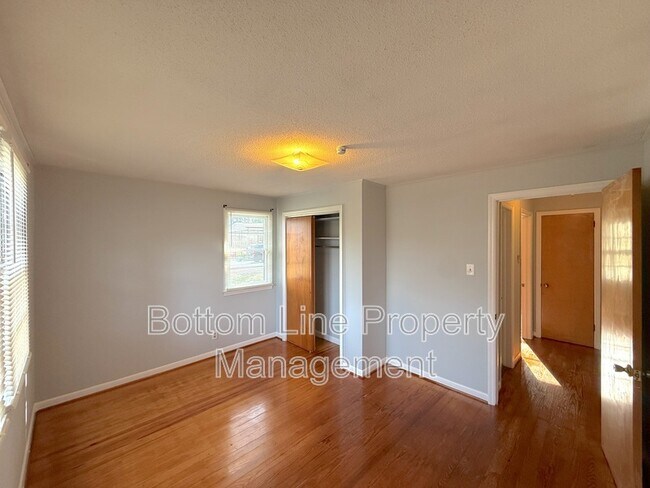 Building Photo - 2802 Filbert Hwy