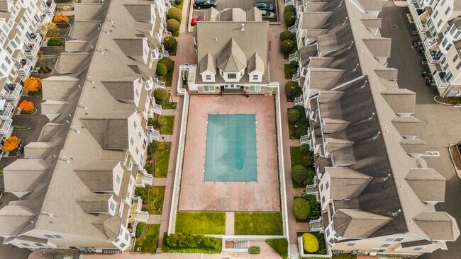 Building Photo - 85 Camp Ave