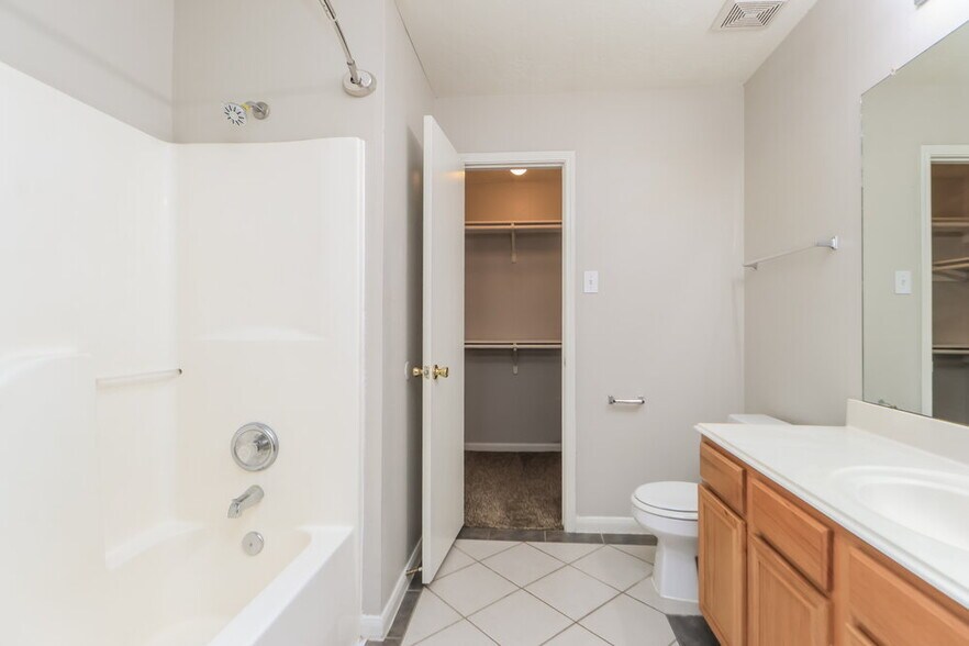 Building Photo - 12119 Bowsman Dr