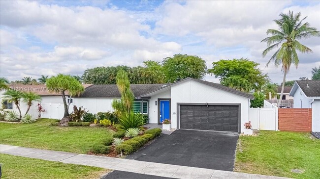 Building Photo - 5804 SW 116th Ave