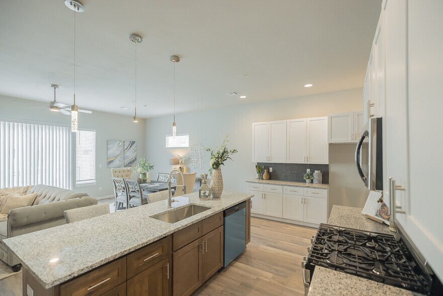 Building Photo - 3402 Redbud Ln