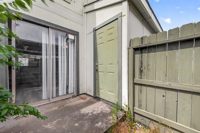 Building Photo - 12656 Windsor Village Dr