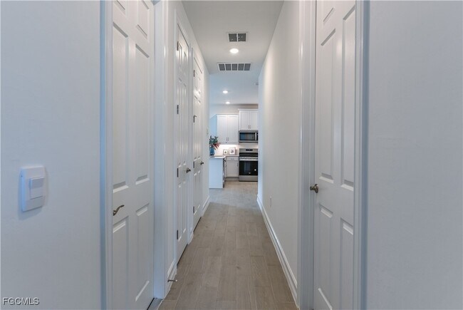 Building Photo - 43669 Sparrow Dr