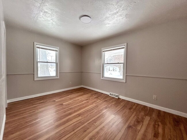 Building Photo - Spacious Three Bedroom Home in Muskegon