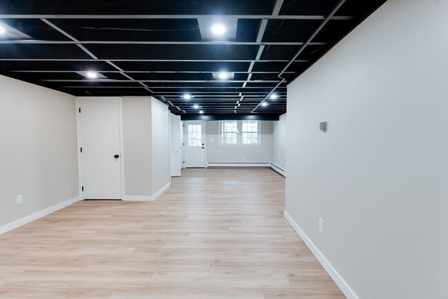Building Photo - 418 Meadow St