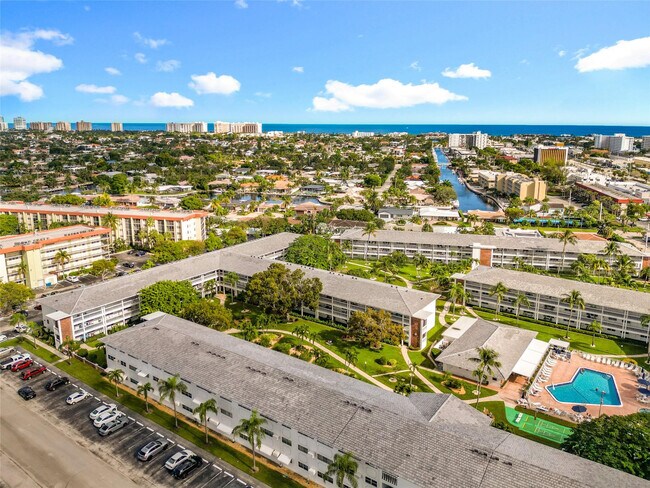 Building Photo - 5208 NE 24th Terrace