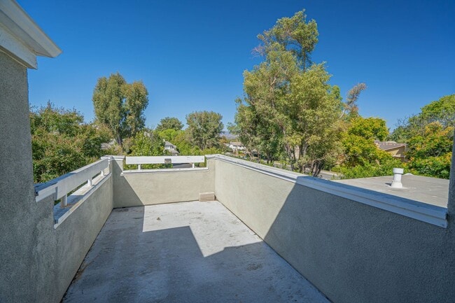 Building Photo - Spacious 1-Bedroom Condo with Loft PLUS Bonus Room in Valencia's Arbor Park Community!