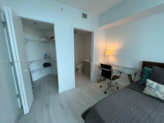 Building Photo - 501 NE 31st St