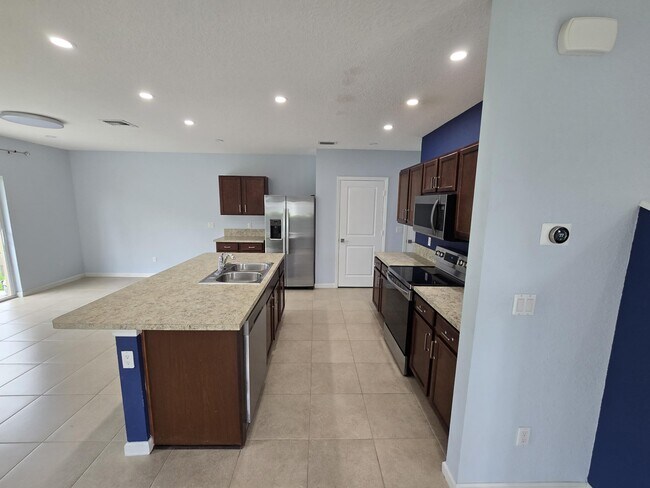 Building Photo - 4999 Haverhill Pointe Dr