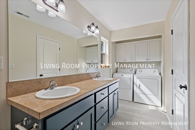 Building Photo - 2908 NE 88th Pl